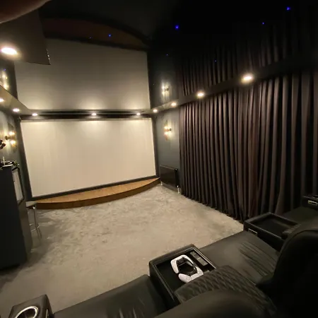 Cozy - Garden, Fireplace & Cinema Experience Villa *